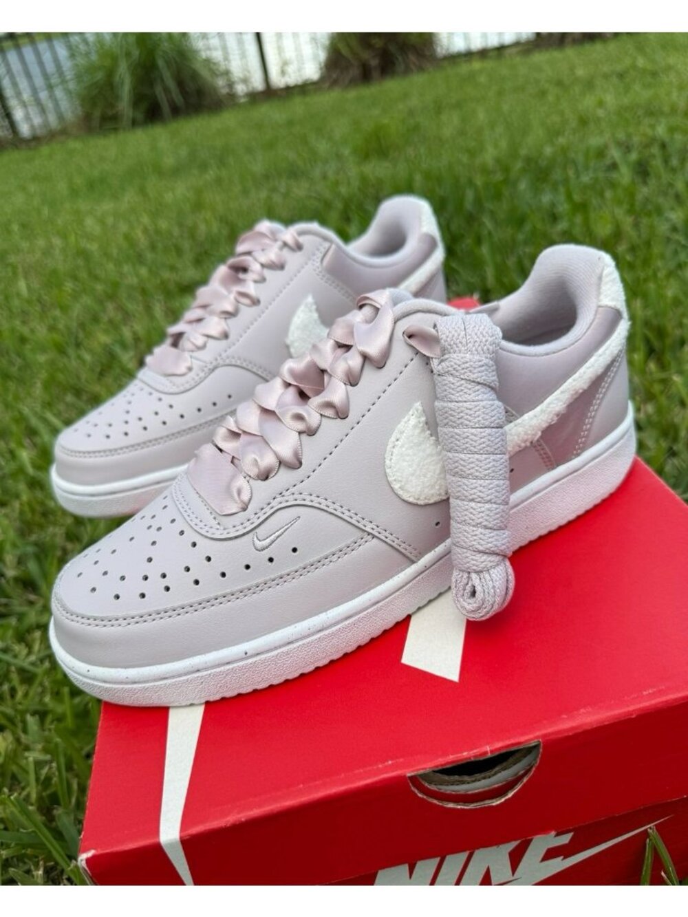 7 WOMEN'S NIKE COURT VISION LOW “FEMENINE FZ2594-001 LAVENDER / WHITE SNEAKERS